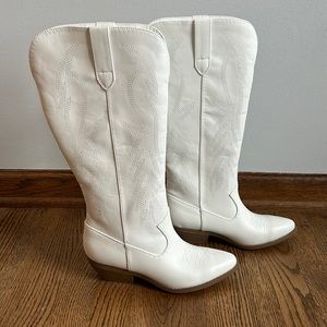 NWT Soda Brand White Cowboy Boot